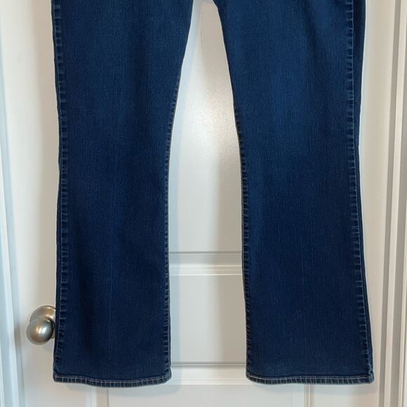 Levi’s 315 Shaping Bootcut Jeans - Picture 3 of 11